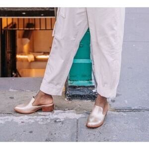 Ariana Bohling Sami Gold Leather Slip On Classic Heeled Mule Shoe US 8.5 EU 39